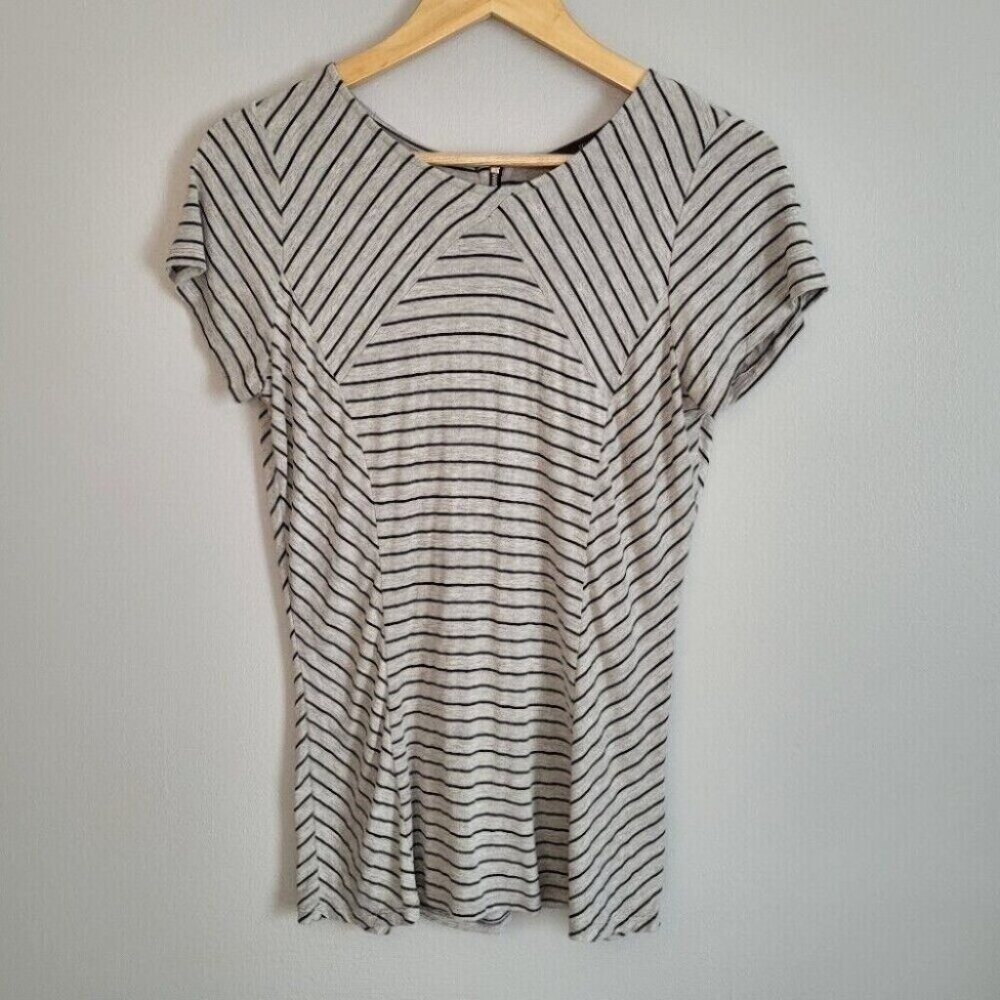 💘Fenn Wright Manson Gray & Black Striped Short Sleeve Tee Size Medium